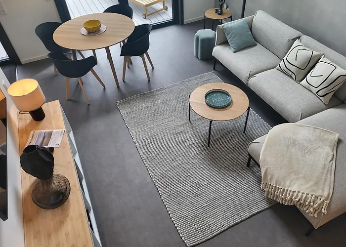 Schlossterrassen 8a Pouch